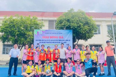 Sôi nổi Giải bóng đá nữ chào mừng Ngày Phụ nữ Việt Nam 20/10